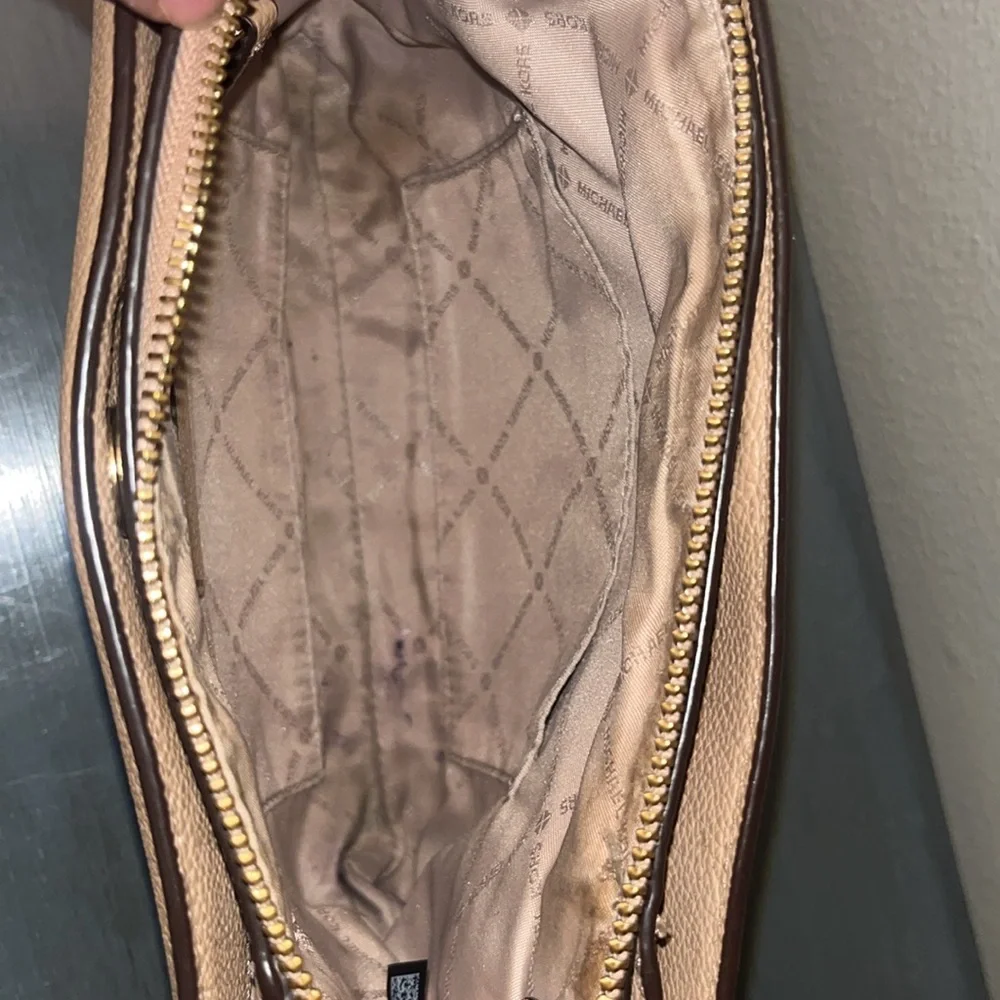 Michael Kors Nicole Triple Compartment Crossbody Bag, Beige Leather Gold Har EUC
